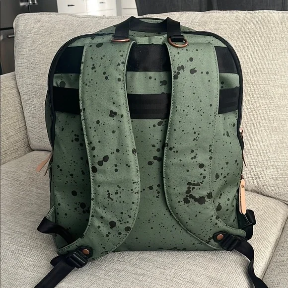 Petunia Pickle Bottom Provision’s 2 in 1 backpack, Inter-Mix cubes & change pad - Picture 5 of 11